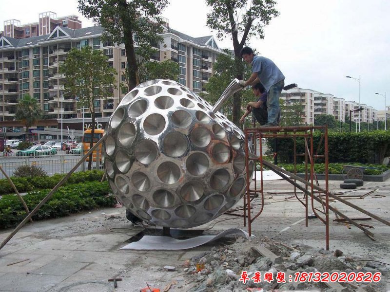 街邊不銹鋼抽象蘋果