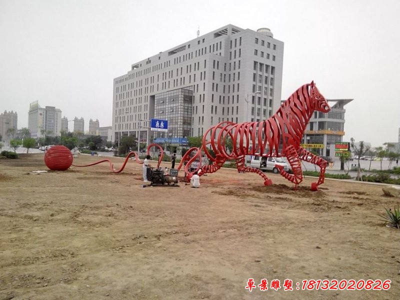 不銹鋼抽象毛線馬雕塑