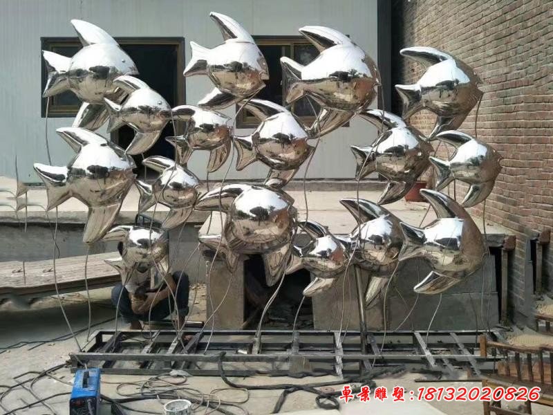 不銹鋼鏡面魚(yú)雕塑