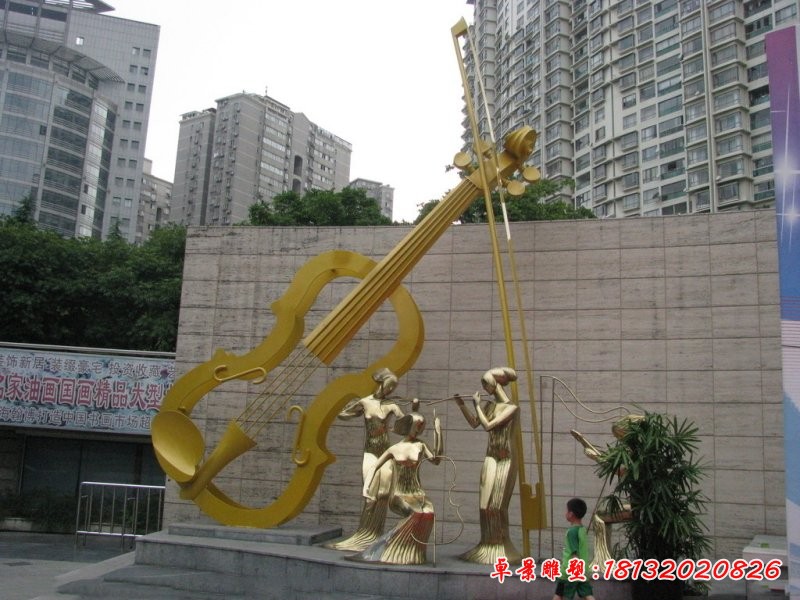 不銹鋼抽象演奏的人物和大提琴雕塑