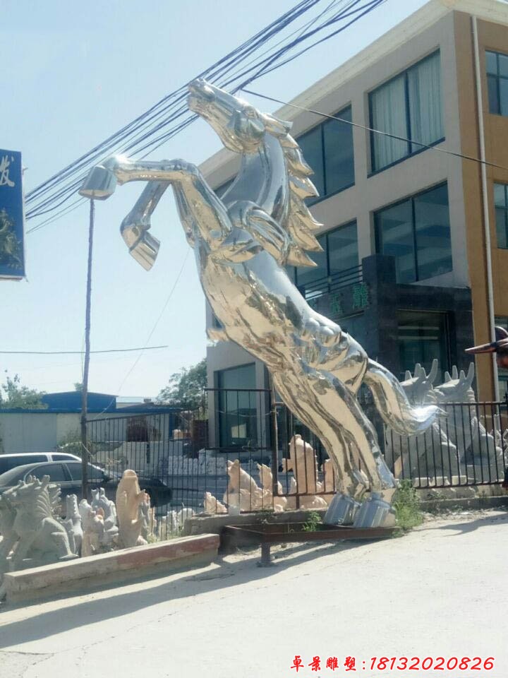 不銹鋼鏡面大型立馬雕塑