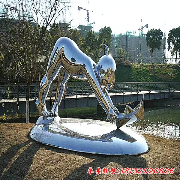 不銹鋼拿折紙船的兒童雕塑