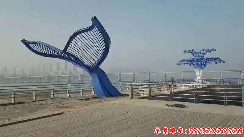 不銹鋼大型噴水鯨魚雕塑