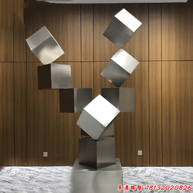 不銹鋼堆疊的正方體雕塑
