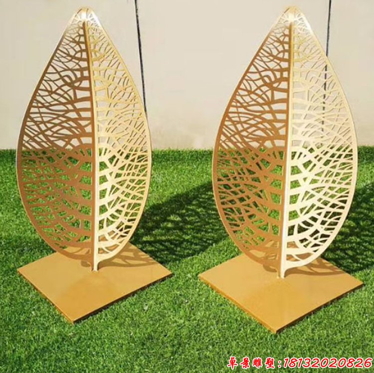 不銹鋼金色鏤空樹(shù)葉雕塑(1)