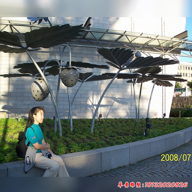 不銹鋼生長的草莓雕塑,公園景觀不銹鋼雕塑