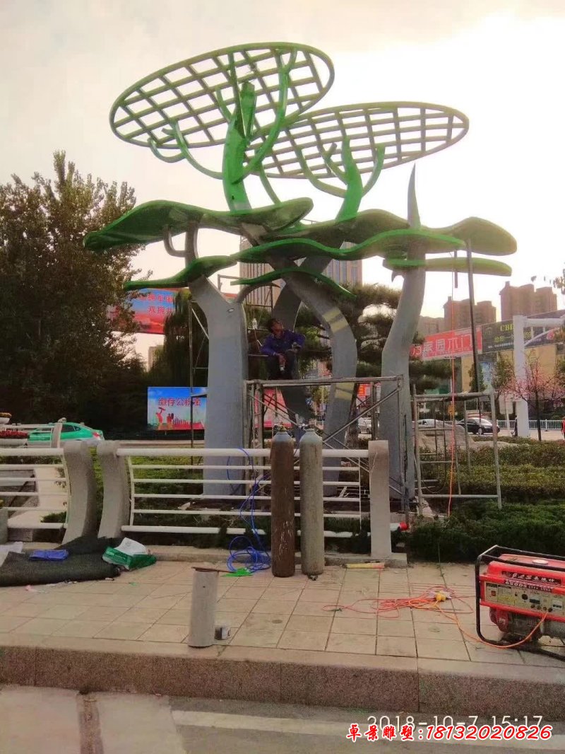 不銹鋼鏤空樹(shù)枝雕塑 (2)