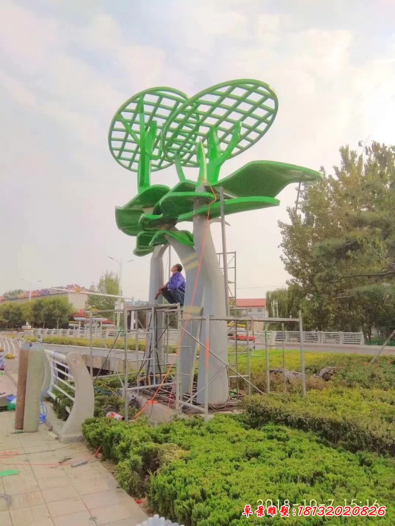 不銹鋼鏤空樹(shù)枝雕塑 (1)