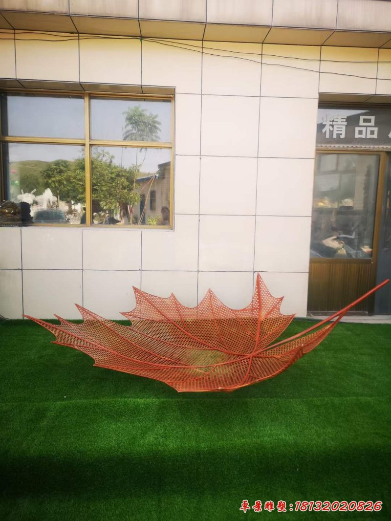 不銹鋼鏤空楓葉樹葉雕塑