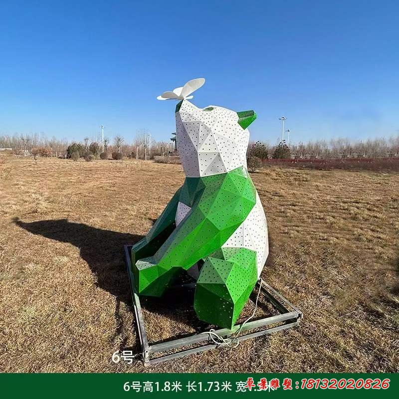 不銹鋼切面玩蝴蝶的熊貓雕塑