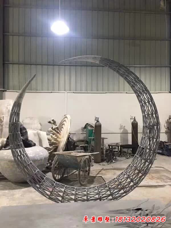 廣場鏤空月亮不銹鋼雕塑