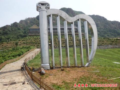 公園大型抽象豎琴