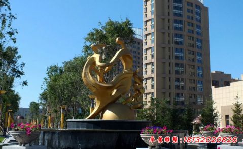 小區(qū)抽象一家三口