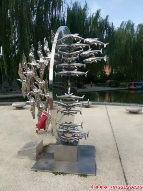 公園飛鳥和魚群