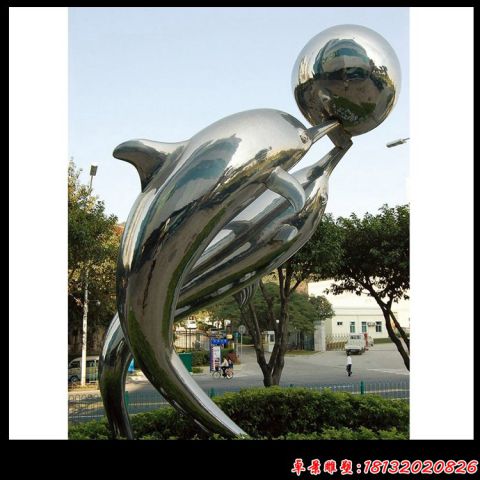 公園海豚頂球造型