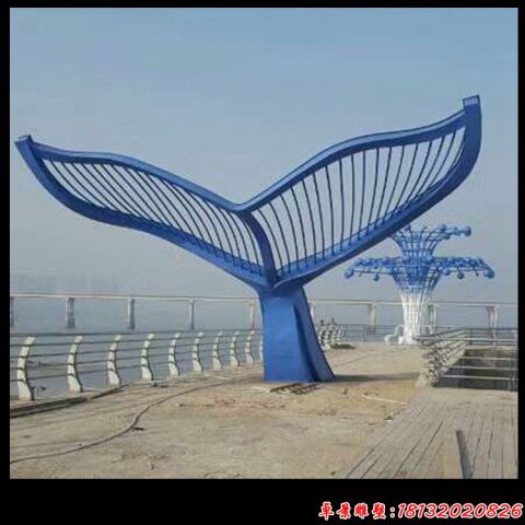 海邊鯨魚尾巴