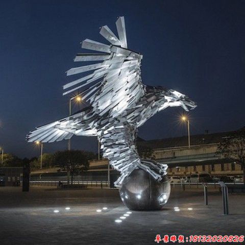 城市鏡面老鷹