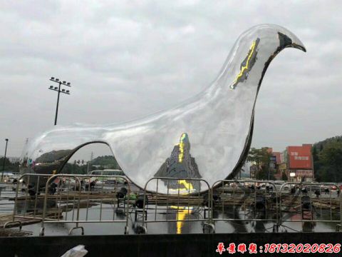 廣場(chǎng)抽象鏡面飛鴿
