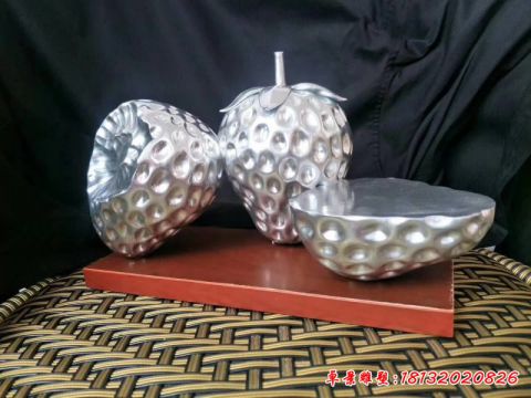 小區(qū)草莓造型