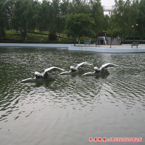 公園游泳人物景觀