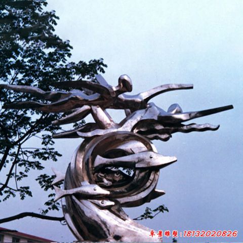 城市廣場(chǎng)游泳